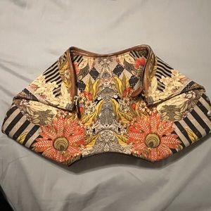 Alexander McQueen De Manta clutch